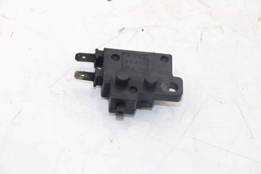 photo de LUZ FRENO INTERRUPTOR DERECHA HONDA NTV REVERSE 650 (1993 - 1994)