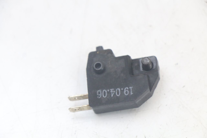 photo de CONTACTOR DE LUZ DE FRENO DERECHO KYMCO AGILITY 4T 50 (2018 - 2022)