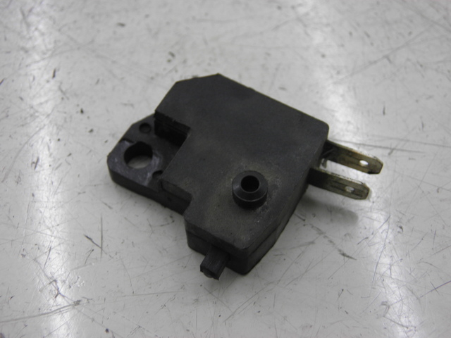 photo de CONTACTOR DE LUZ DE FRENO DERECHO KYMCO AGILITY RS 2T 50 (2009 - 2013)