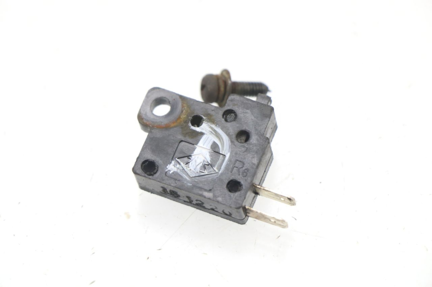 photo de CONTACTOR DE LUZ DE FRENO DERECHO KYMCO DINK 4T 50 (2007 - 2018)