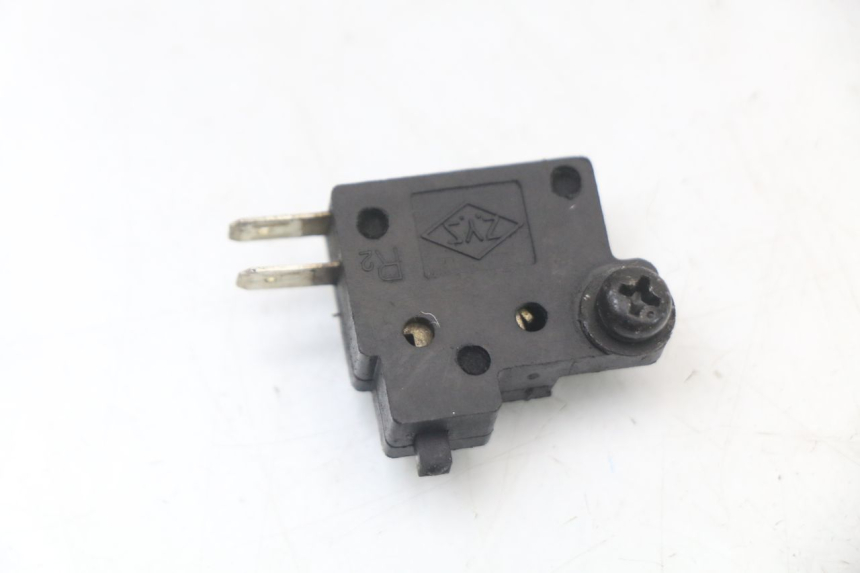 photo de CONTACTOR DE LUZ DE FRENO DERECHO KYMCO DINK STREET 125 (2009 - 2014)