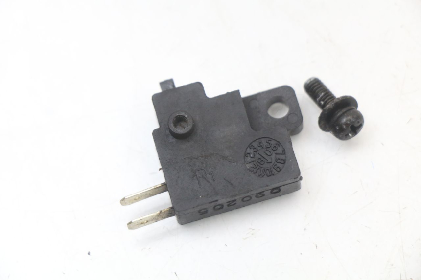 photo de CONTACTOR DE LUZ DE FRENO DERECHO KYMCO DINK STREET 125 (2009 - 2014)