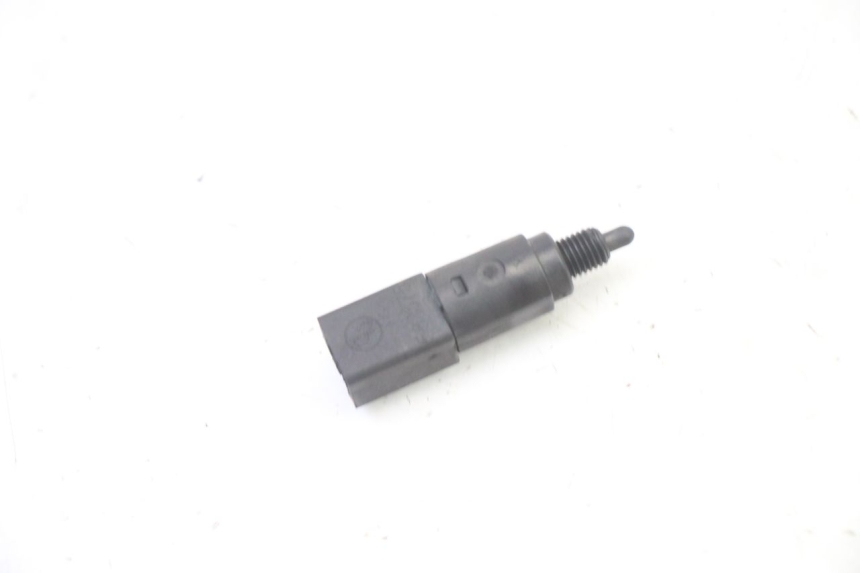 photo de LUZ FRENO INTERRUPTOR DERECHA PIAGGIO LIBERTY 4T 50 (2009 - 2015)