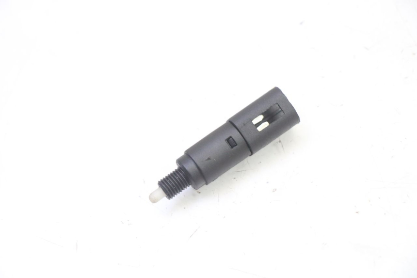 photo de LUZ FRENO INTERRUPTOR DERECHA PIAGGIO MP3 HPE 310 (2024 - 2025)