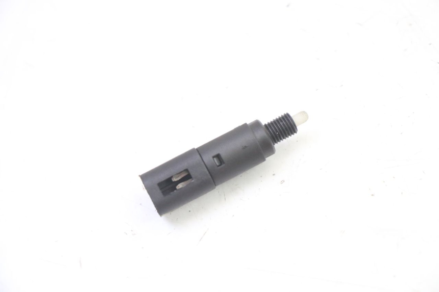 photo de LUZ FRENO INTERRUPTOR DERECHA PIAGGIO MP3 HPE 310 (2024 - 2025)