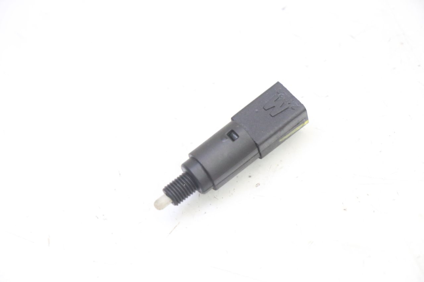 photo de LUZ FRENO INTERRUPTOR DERECHA PIAGGIO MP3 HPE 310 (2024 - 2025)