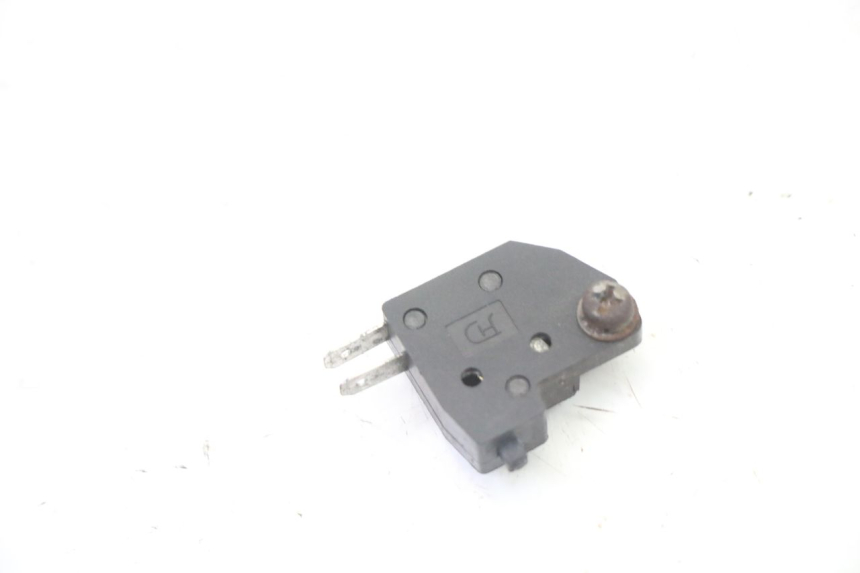 photo de CONTACTOR DE LUZ DE FRENO DERECHO SYM ORBIT 2 4T 50 (2008 - 2017)