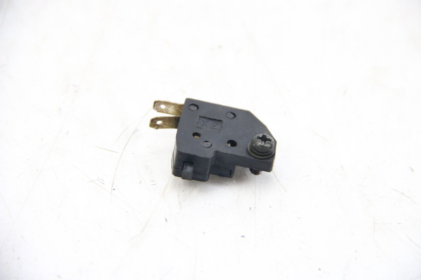 photo de CONTACTOR DE LUZ DE FRENO DERECHO PEUGEOT TWEET 4T 50 (2010 - 2014)