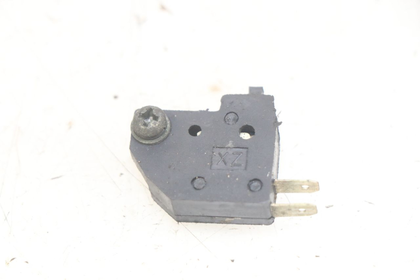 photo de CONTACTOR DE LUZ DE FRENO DERECHO PEUGEOT TWEET 4T 50 (2010 - 2014)