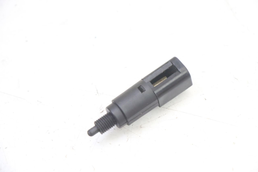 photo de LUZ FRENO INTERRUPTOR DERECHA GILERA RUNNER SP 50 (2006 - 2008)
