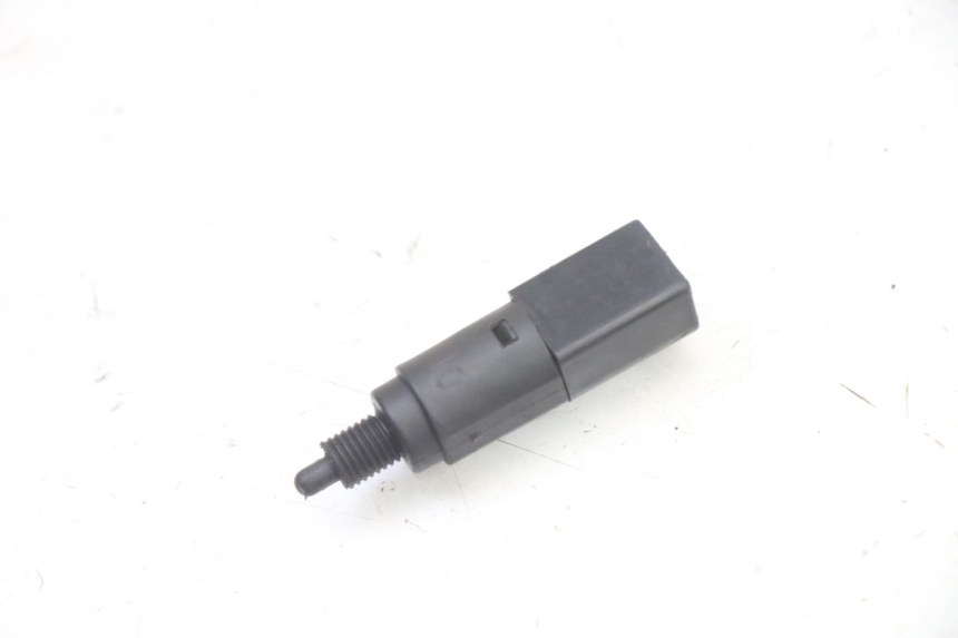 photo de LUZ FRENO INTERRUPTOR DERECHA GILERA RUNNER SP 50 (2006 - 2008)