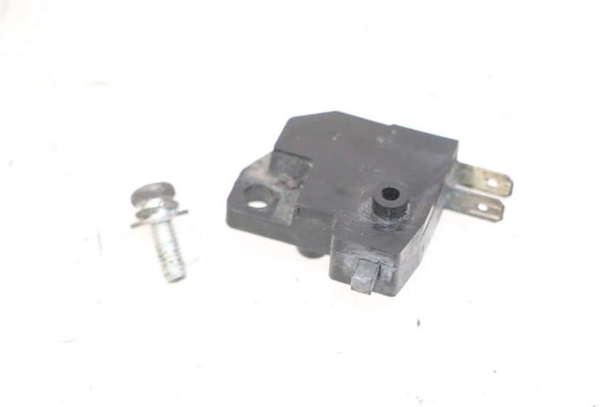 photo de CONTACTOR DE LUZ DE FRENO DERECHO SUZUKI BURGMAN 125 (2007 - 2014)