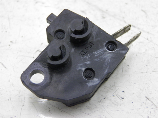 photo de LUZ FRENO INTERRUPTOR DERECHA SUZUKI BURGMAN EXECUTIVE 650 (2008 - 2010)
