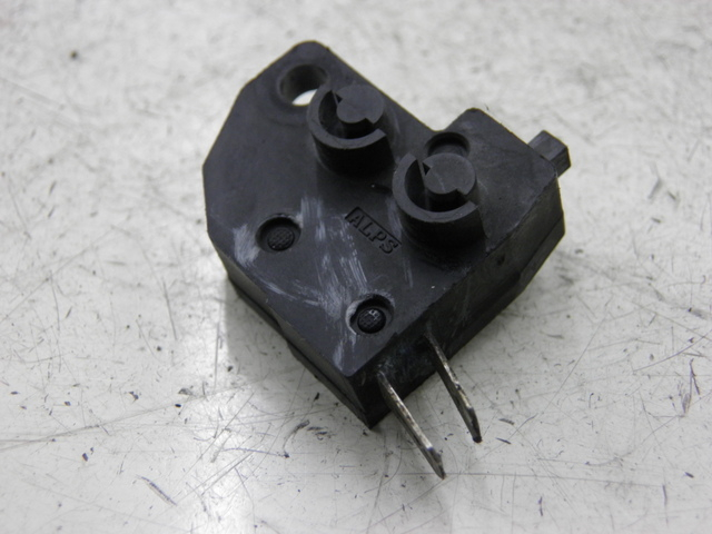photo de LUZ FRENO INTERRUPTOR DERECHA SUZUKI BURGMAN EXECUTIVE 650 (2008 - 2010)