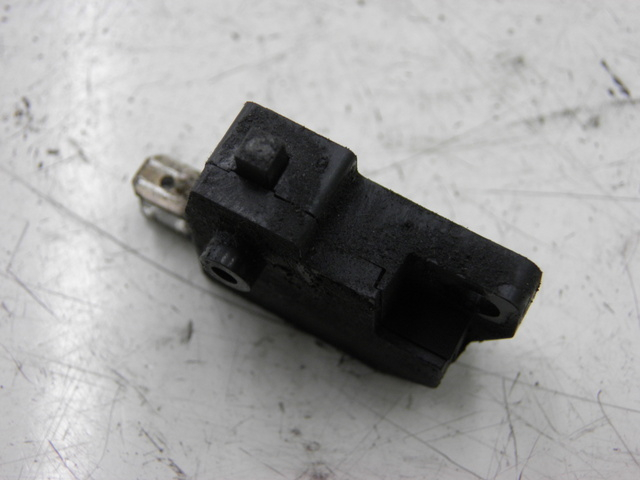 photo de LUZ FRENO INTERRUPTOR DERECHA SUZUKI SV S 650 (1999 - 2002)