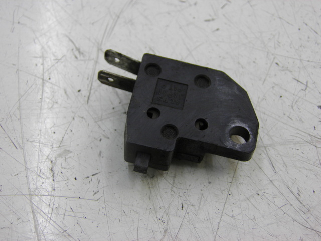 photo de LUZ FRENO INTERRUPTOR DERECHA SUZUKI TU X TUX VOLTY 125 (1999 - 2001)
