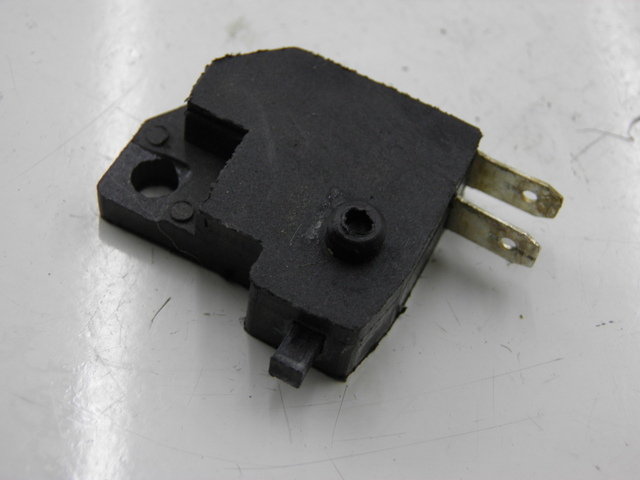 photo de CONTACTOR DE LUZ DE FRENO DERECHO SYM FIDDLE 2 50 (2008 - 2013)