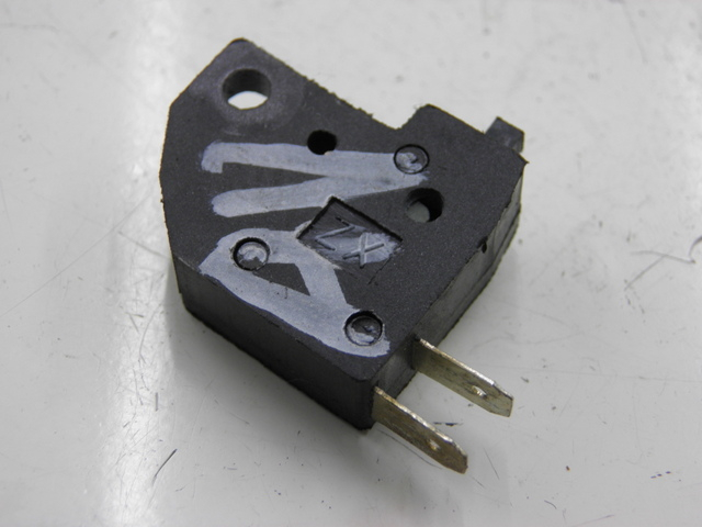 photo de CONTACTOR DE LUZ DE FRENO DERECHO SYM FIDDLE 2 50 (2008 - 2013)