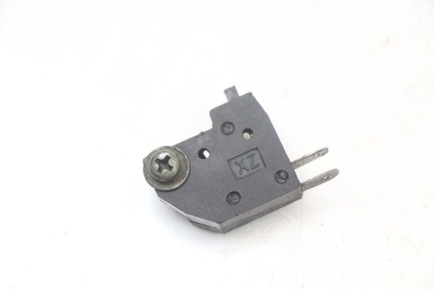 photo de CONTACTOR DE LUZ DE FRENO DERECHO SYM FIDDLE 2 50 (2008 - 2013)