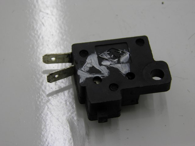 photo de LUZ FRENO INTERRUPTOR DERECHA SYM GTS EVO 125 (2009 - 2013)