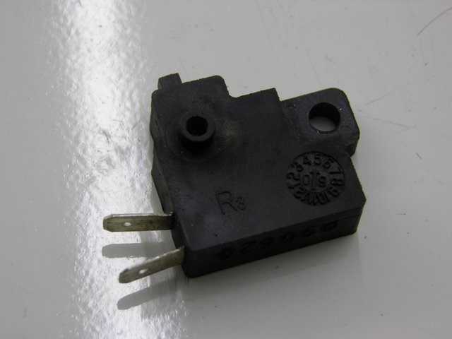 photo de LUZ FRENO INTERRUPTOR DERECHA SYM GTS EVO 125 (2009 - 2013)