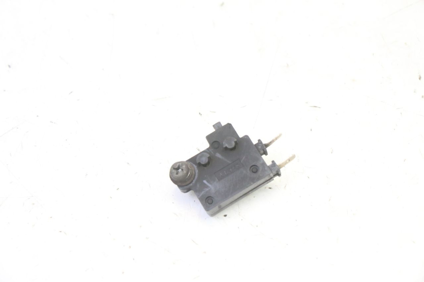 photo de CONTACTOR DE LUZ DE FRENO DERECHO YAMAHA TDM ABS 900 (2002 - 2014)