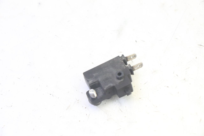 photo de CONTACTOR DE LUZ DE FRENO DERECHO YAMAHA TDM ABS 900 (2002 - 2014) - Otra perspectiva