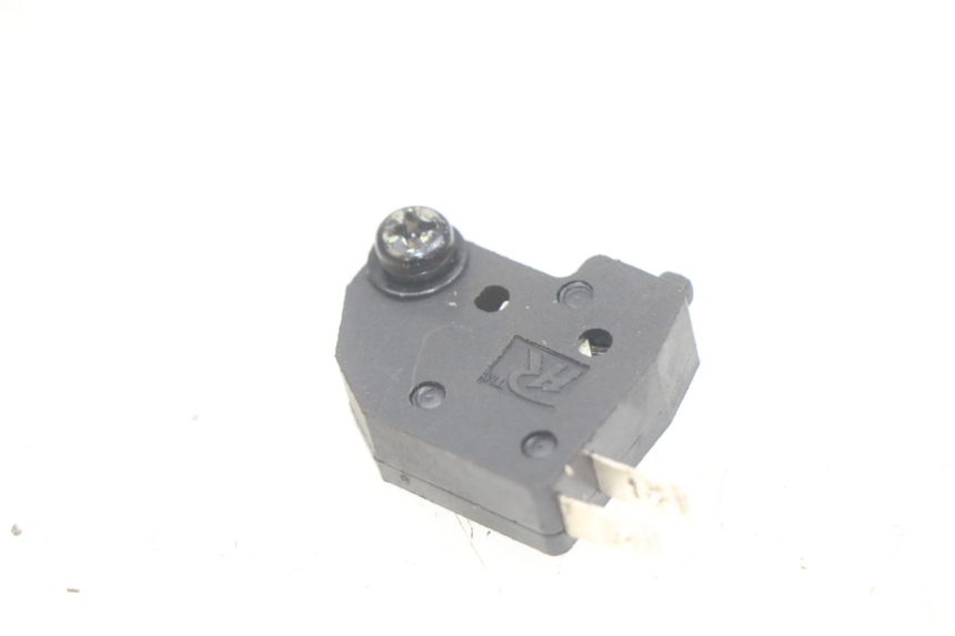 photo de CONTACTOR DE LUZ DE FRENO DERECHO PEUGEOT TWEET 125 (2018 - 2021)