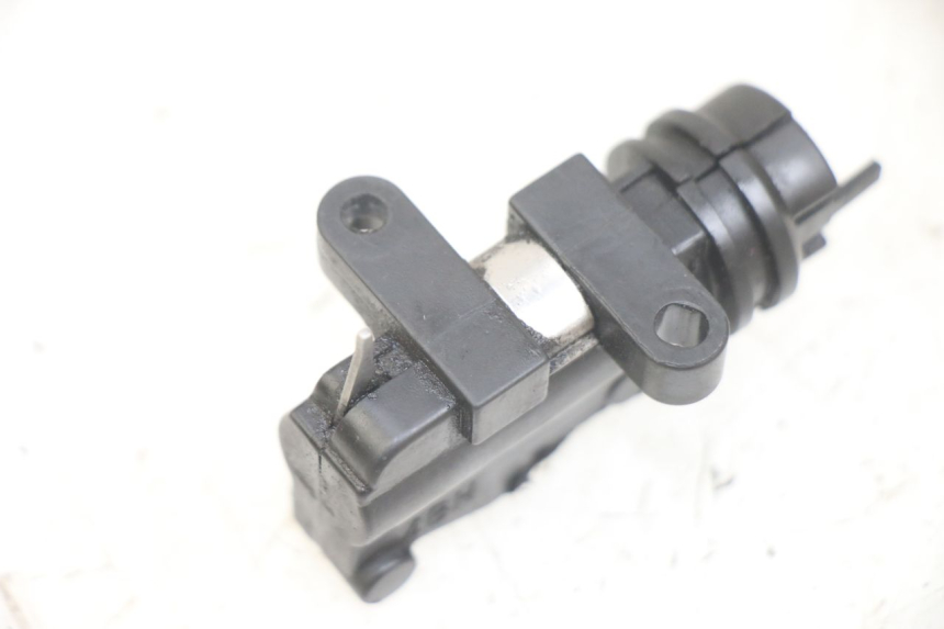 photo de LUZ FRENO INTERRUPTOR DERECHA YAMAHA XJN DIVERSION 600 (2000 - 2003)