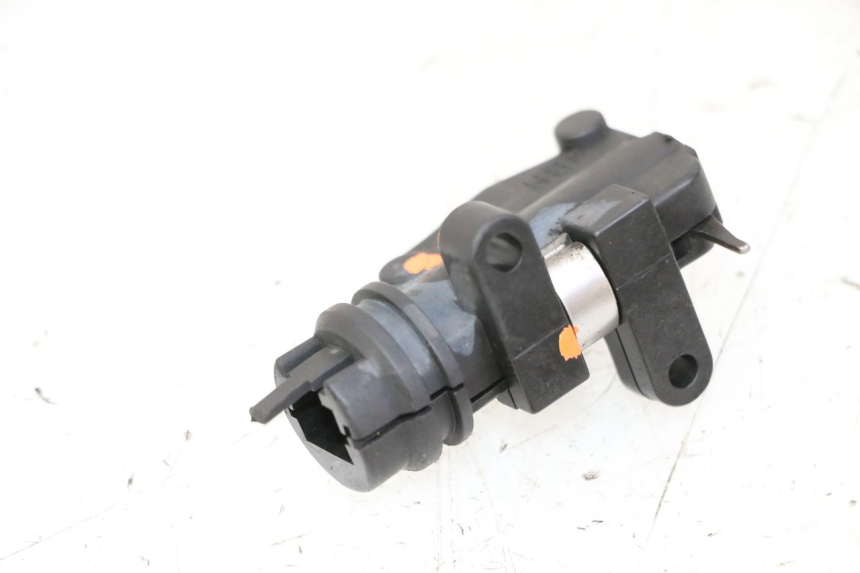 photo de LUZ FRENO INTERRUPTOR DERECHA YAMAHA XJN DIVERSION 600 (2000 - 2003)