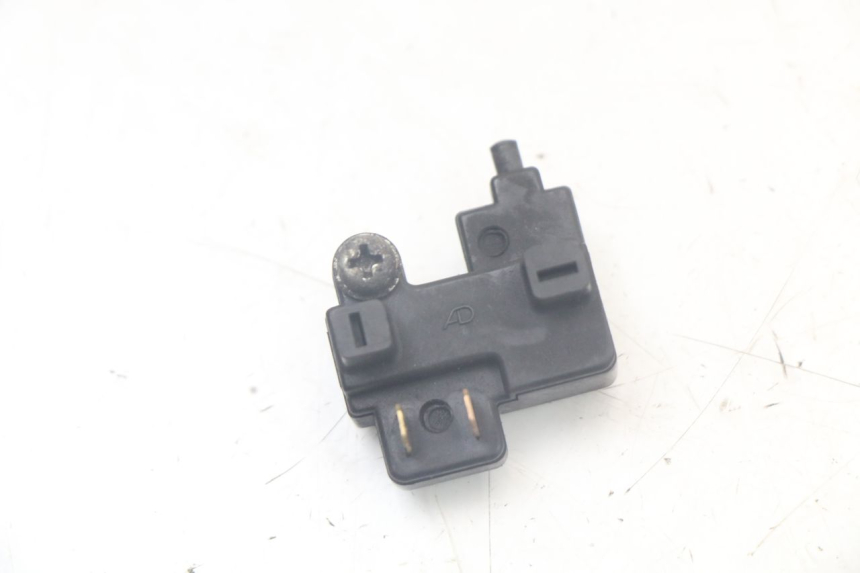 photo de CONTACTOR DE LUZ DE FRENO DERECHO YAMAHA FJR ABS 1300 (2006 - 2012)