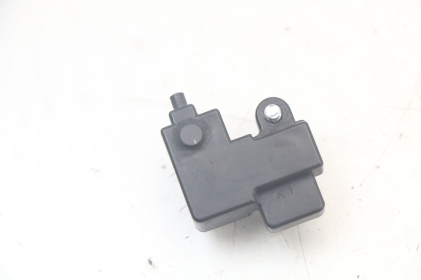 photo de CONTACTOR DE LUZ DE FRENO DERECHO YAMAHA FJR ABS 1300 (2006 - 2012)