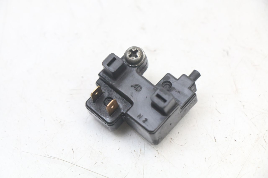 photo de CONTACTOR DE LUZ DE FRENO DERECHO YAMAHA FJR ABS 1300 (2006 - 2012)