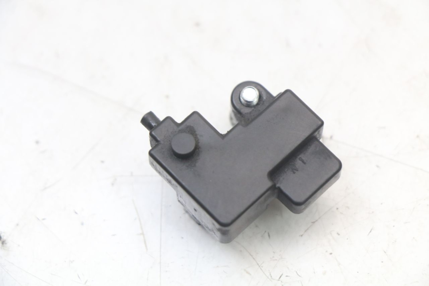 photo de CONTACTOR DE LUZ DE FRENO DERECHO YAMAHA FJR ABS 1300 (2006 - 2012)