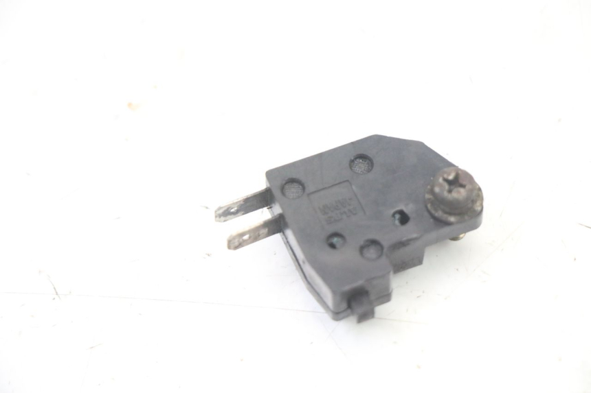 photo de LUZ FRENO INTERRUPTOR DERECHA YAMAHA FZS FAZER 600 (2001 - 2003)