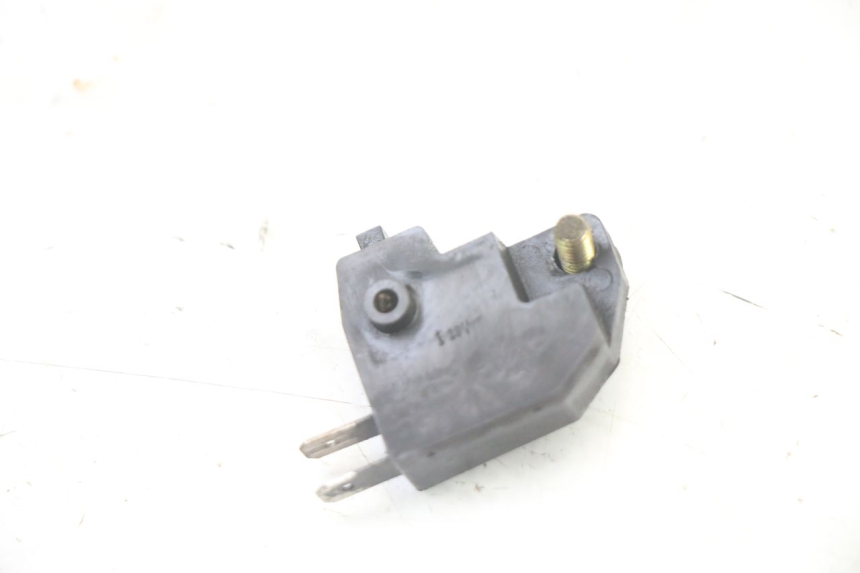 photo de LUZ FRENO INTERRUPTOR DERECHA YAMAHA FZS FAZER 600 (2001 - 2003)