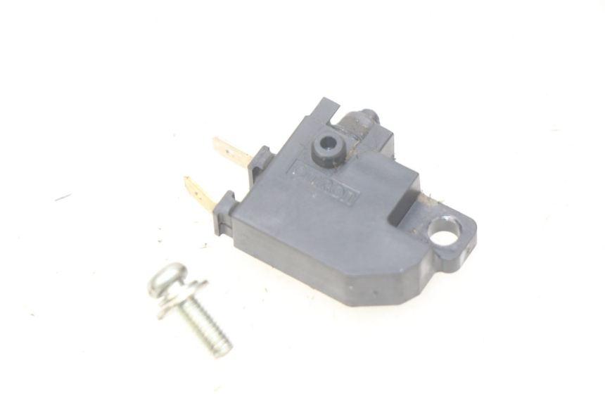 photo de CONTACTOR DE LUZ DE FRENO DERECHO YAMAHA N-MAX NMAX 125 (2017 - 2020)