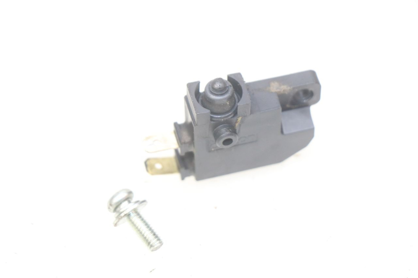 photo de CONTACTOR DE LUZ DE FRENO DERECHO YAMAHA N-MAX NMAX 125 (2017 - 2020)