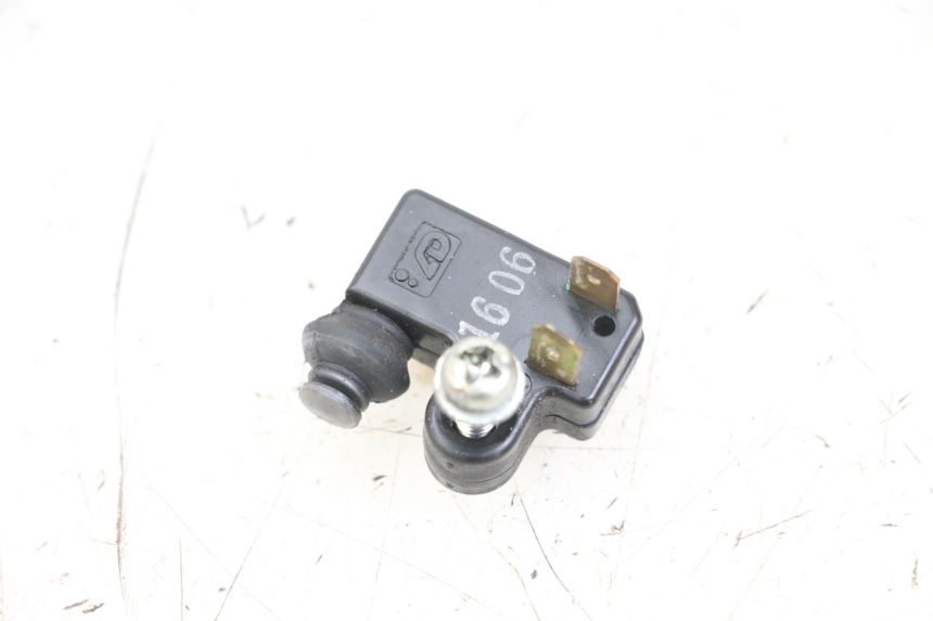 photo de LUZ FRENO INTERRUPTOR DERECHA YAMAHA NEO'S NEOS 2T EASY 50 (2013 - 2016)