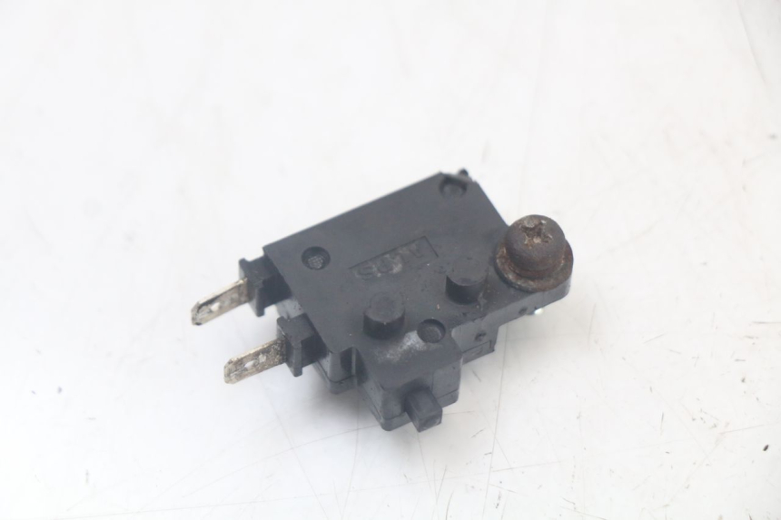 photo de CONTACTOR DE LUZ DE FRENO DERECHO YAMAHA TDM ABS 900 (2002 - 2014)