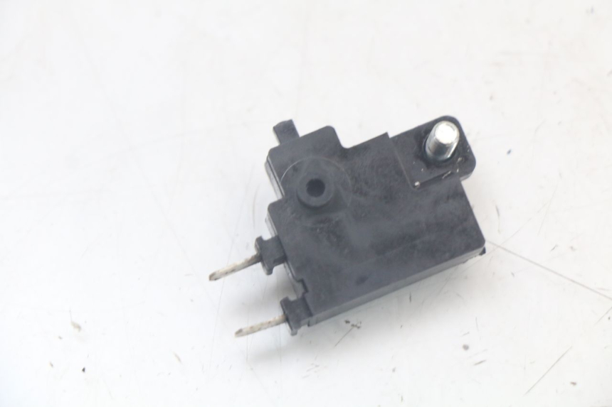 photo de CONTACTOR DE LUZ DE FRENO DERECHO YAMAHA TDM ABS 900 (2002 - 2014)