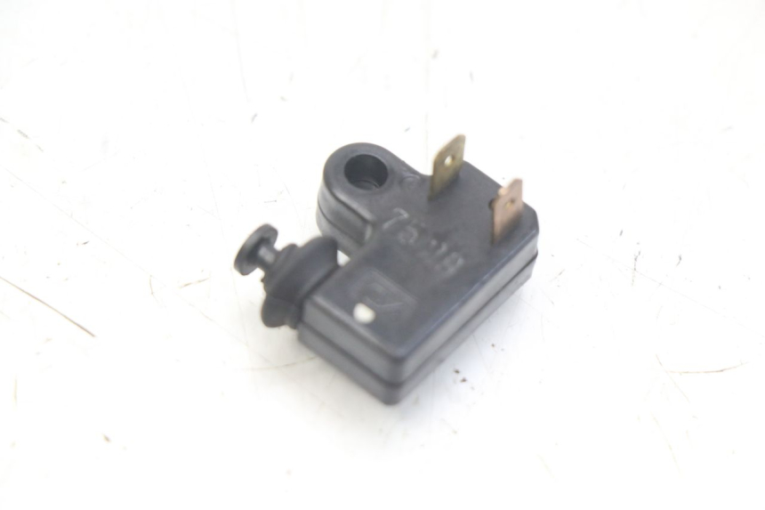 photo de LUZ FRENO INTERRUPTOR DERECHA YAMAHA X-CITY XCITY 125 (2007 - 2008)