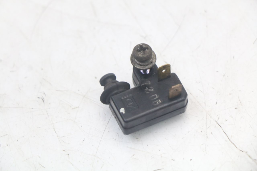 photo de CONTACTOR DE LUZ DE FRENO DERECHO YAMAHA XMAX X-MAX 125 (2006 - 2009)