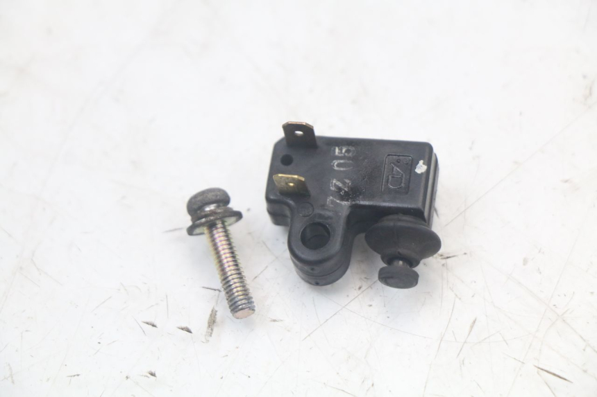 photo de CONTACTOR DE LUZ DE FRENO DERECHO YAMAHA XMAX X-MAX 125 (2006 - 2009)