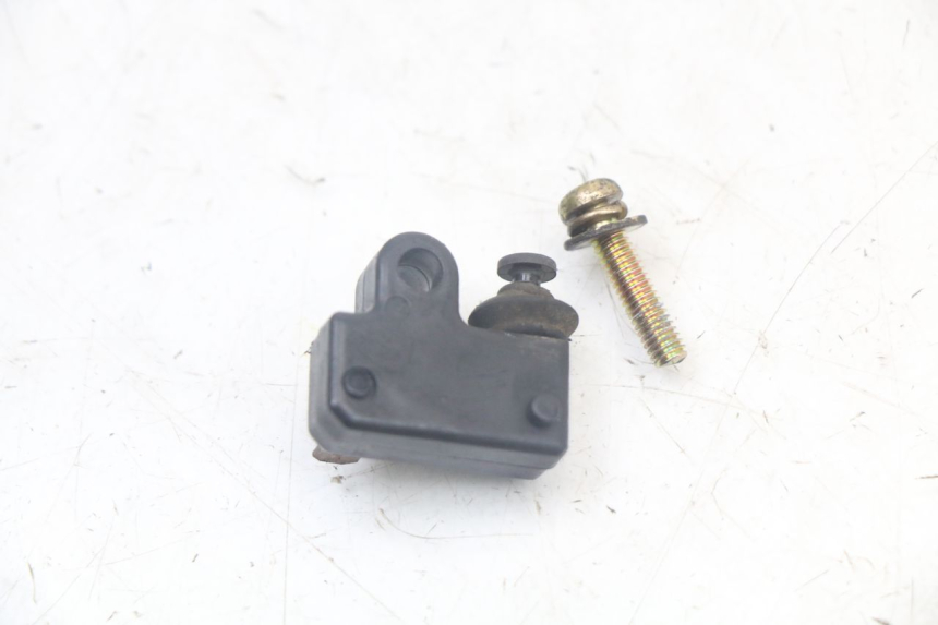 photo de CONTACTOR DE LUZ DE FRENO DERECHO YAMAHA XMAX X-MAX 125 (2006 - 2009)