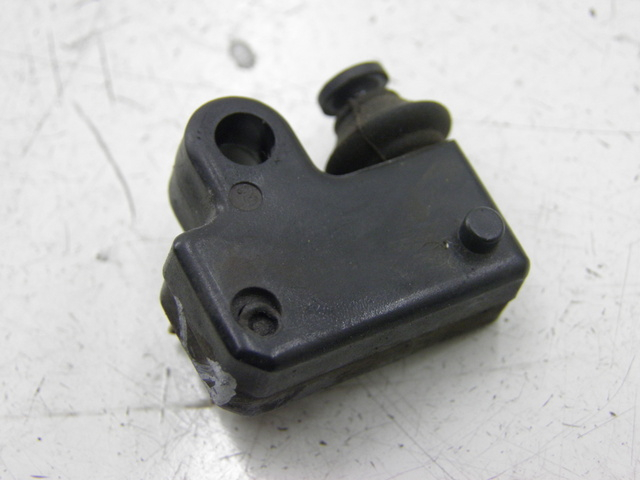 photo de CONTACTOR DE LUZ DE FRENO DERECHO YAMAHA XMAX X-MAX 125 (2006 - 2009)