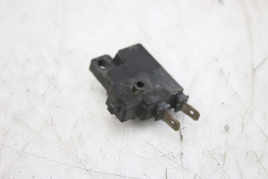 photo de CONTACTOR DE LUZ DE FRENO DERECHO YAMAHA YZF R1 1000 (2007 - 2008)