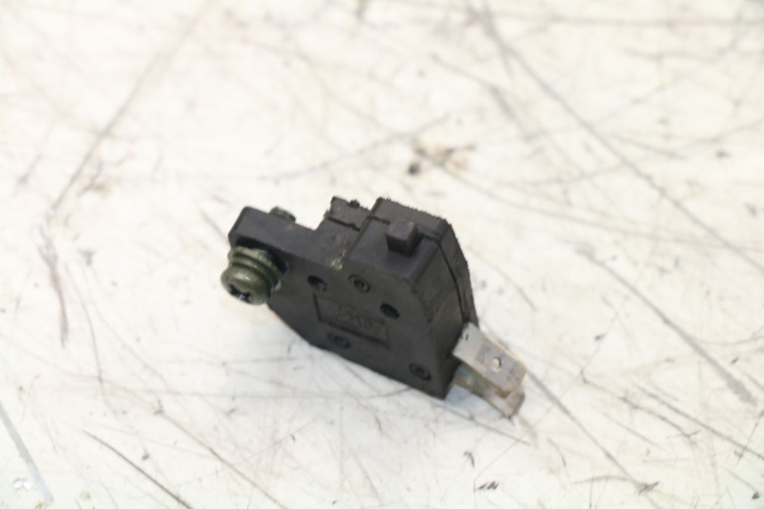 photo de LUZ FRENO INTERRUPTOR DERECHA ZNEN NEW ROLANDO 50 (2010 - 2020)