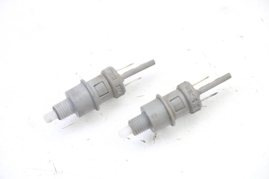 photo de INTERRUPTOR DE LUZ DE FRENO PEUGEOT ELYSEO 125 (1999 - 2004)