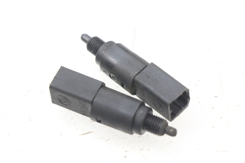 photo de INTERRUPTOR DE LUZ DE FRENO PIAGGIO FLY 2T 50 (2004 - 2017)